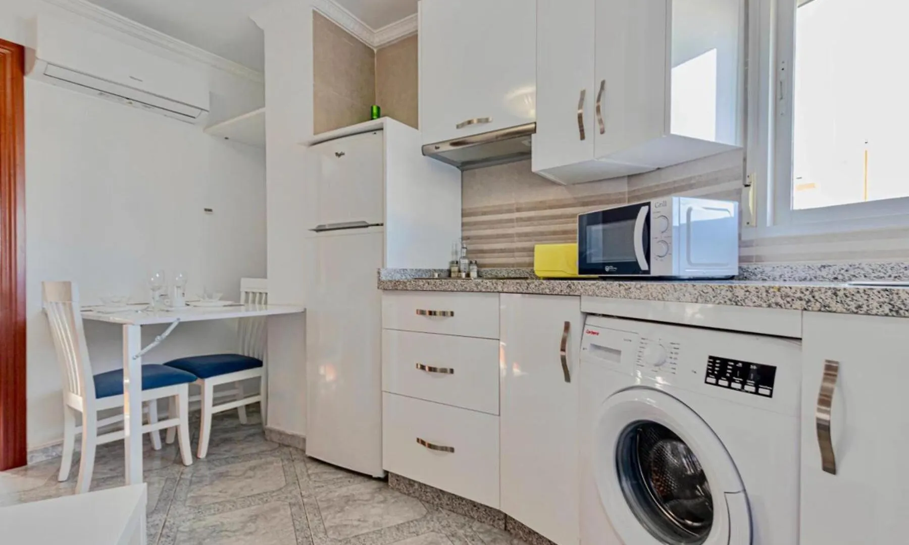 797 Holiday Rentals - Amplio Estudio En Puerto Marina location